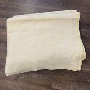 Cannon Mills Blanket 68x92 Satin Trim USA Acrylic Yellow Cream Color twin